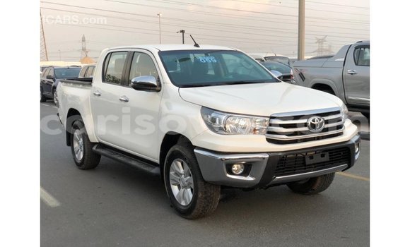 Acheter Import Voiture Toyota Hilux Blanc à Import - Dubai, Benin Acheter Import Voiture Toyota Hilux Blanc à Import - Dubai, Benin