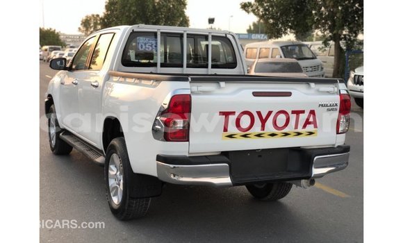 Acheter Import Voiture Toyota Hilux Blanc à Import - Dubai, Benin Acheter Import Voiture Toyota Hilux Blanc à Import - Dubai, Benin