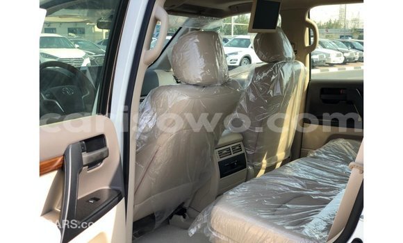 Buy Import Toyota Land Cruiser White Car in Import - Dubai in Benign Buy Import Toyota Land Cruiser White Car in Import - Dubai in Benign