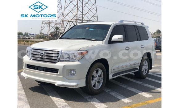 Buy Import Toyota Land Cruiser White Car in Import - Dubai in Benign