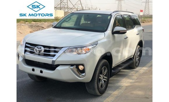 Sayi Imported Toyota Fortuner White Mota in Import - Dubai a Benin