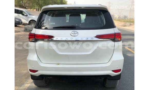 Acheter Import Voiture Toyota Fortuner Blanc à Import - Dubai, Benin Acheter Import Voiture Toyota Fortuner Blanc à Import - Dubai, Benin