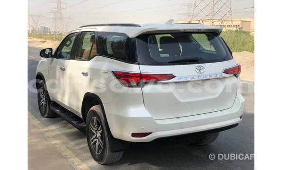 Acheter Import Voiture Toyota Fortuner Blanc à Import - Dubai, Benin Acheter Import Voiture Toyota Fortuner Blanc à Import - Dubai, Benin