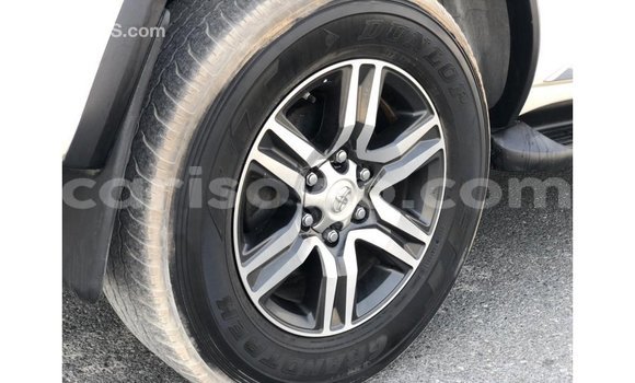 Acheter Import Voiture Toyota Fortuner Blanc à Import - Dubai, Benin Acheter Import Voiture Toyota Fortuner Blanc à Import - Dubai, Benin