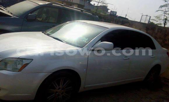 Acheter Occasion Voiture Toyota Avalon Blanc à Savalou, Benin Acheter Occasion Voiture Toyota Avalon Blanc à Savalou, Benin
