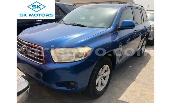 Acheter Import Voiture Toyota Highlander Bleu à Import - Dubai, Benin Acheter Import Voiture Toyota Highlander Bleu à Import - Dubai, Benin