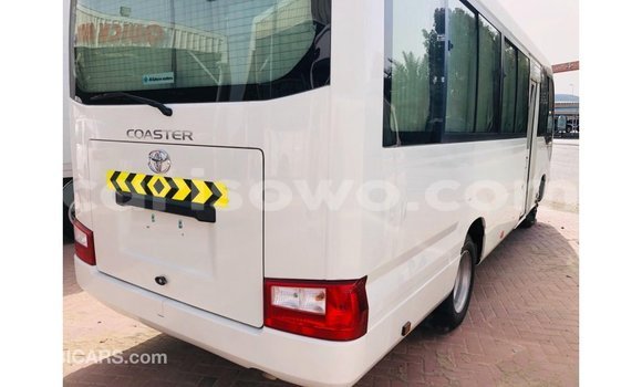Acheter Import Utilitaire Toyota Coaster Blanc à Import - Dubai, Benin Acheter Import Utilitaire Toyota Coaster Blanc à Import - Dubai, Benin