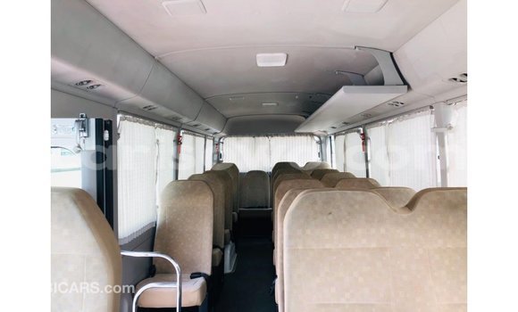 Acheter Import Utilitaire Toyota Coaster Blanc à Import - Dubai, Benin Acheter Import Utilitaire Toyota Coaster Blanc à Import - Dubai, Benin