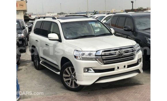 Ra Imported Toyota Land Cruiser funfun Ọkọ̀ in Import - Dubai ni Benin Ra Imported Toyota Land Cruiser funfun Ọkọ̀ in Import - Dubai ni Benin