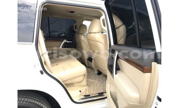 Ra Imported Toyota Land Cruiser funfun Ọkọ̀ in Import - Dubai ni Benin Ra Imported Toyota Land Cruiser funfun Ọkọ̀ in Import - Dubai ni Benin