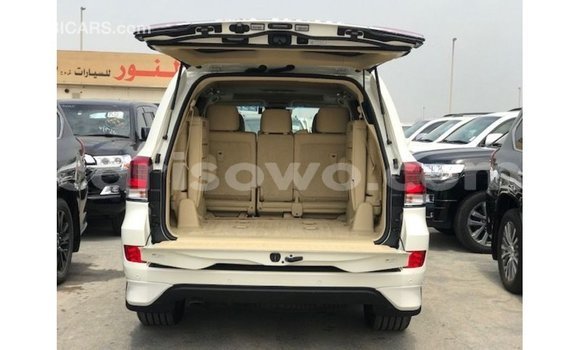 Ra Imported Toyota Land Cruiser funfun Ọkọ̀ in Import - Dubai ni Benin Ra Imported Toyota Land Cruiser funfun Ọkọ̀ in Import - Dubai ni Benin