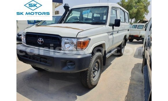 Sayi Imported Toyota Land Cruiser White Mota in Import - Dubai a Benin Sayi Imported Toyota Land Cruiser White Mota in Import - Dubai a Benin