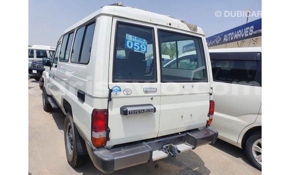 Sayi Imported Toyota Land Cruiser White Mota in Import - Dubai a Benin Sayi Imported Toyota Land Cruiser White Mota in Import - Dubai a Benin