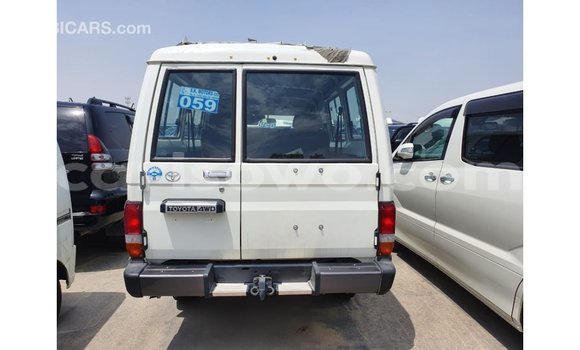 Sayi Imported Toyota Land Cruiser White Mota in Import - Dubai a Benin Sayi Imported Toyota Land Cruiser White Mota in Import - Dubai a Benin