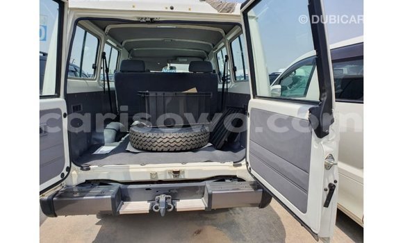 Sayi Imported Toyota Land Cruiser White Mota in Import - Dubai a Benin Sayi Imported Toyota Land Cruiser White Mota in Import - Dubai a Benin