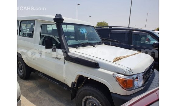 Sayi Imported Toyota Land Cruiser White Mota in Import - Dubai a Benin Sayi Imported Toyota Land Cruiser White Mota in Import - Dubai a Benin