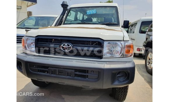 Sayi Imported Toyota Land Cruiser White Mota in Import - Dubai a Benin Sayi Imported Toyota Land Cruiser White Mota in Import - Dubai a Benin