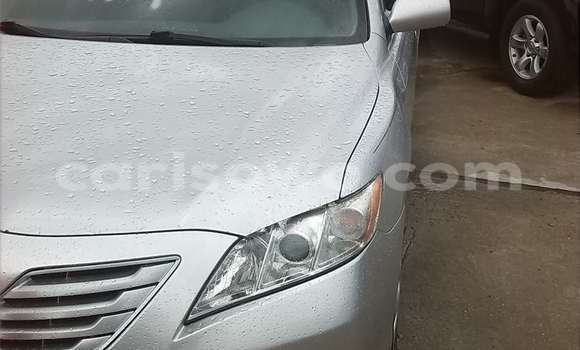 Sayi Na hannu Toyota Camry Azurfa Mota in Porto Novo a Benin Sayi Na hannu Toyota Camry Azurfa Mota in Porto Novo a Benin