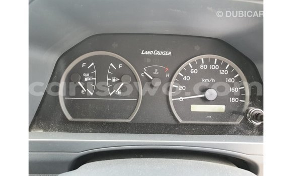 Sayi Imported Toyota Land Cruiser White Mota in Import - Dubai a Benin Sayi Imported Toyota Land Cruiser White Mota in Import - Dubai a Benin