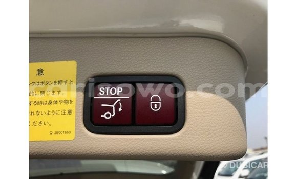 Acheter Import Voiture Mercedes-Benz 190 Blanc à Import - Dubai, Benin Acheter Import Voiture Mercedes-Benz 190 Blanc à Import - Dubai, Benin