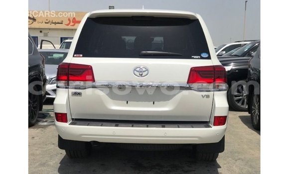 Acheter Import Voiture Toyota Land Cruiser Blanc à Import - Dubai, Benin Acheter Import Voiture Toyota Land Cruiser Blanc à Import - Dubai, Benin