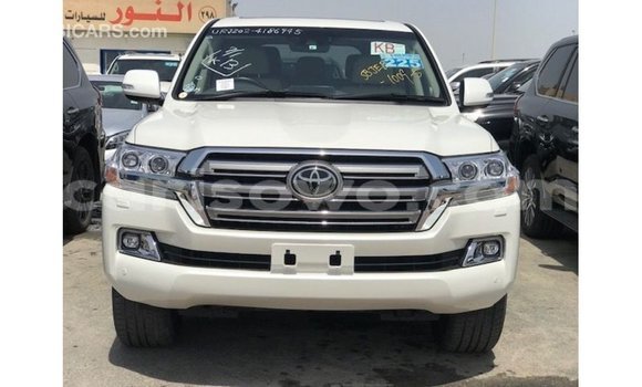 Acheter Import Voiture Toyota Land Cruiser Blanc à Import - Dubai, Benin Acheter Import Voiture Toyota Land Cruiser Blanc à Import - Dubai, Benin
