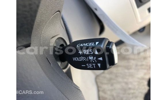 Acheter Import Voiture Toyota Land Cruiser Blanc à Import - Dubai, Benin Acheter Import Voiture Toyota Land Cruiser Blanc à Import - Dubai, Benin