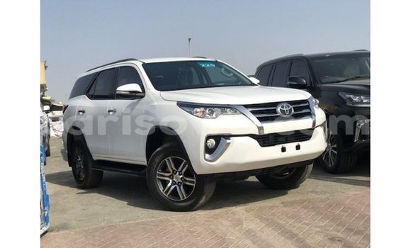 Ra Imported Toyota Fortuner funfun Ọkọ̀ in Import - Dubai ni Benin