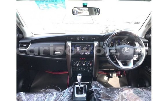 Sayi Imported Toyota Fortuner White Mota in Import - Dubai a Benin Sayi Imported Toyota Fortuner White Mota in Import - Dubai a Benin