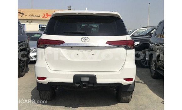 Sayi Imported Toyota Fortuner White Mota in Import - Dubai a Benin Sayi Imported Toyota Fortuner White Mota in Import - Dubai a Benin
