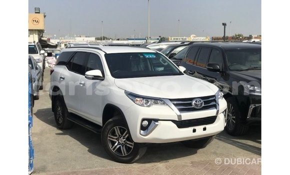 Sayi Imported Toyota Fortuner White Mota in Import - Dubai a Benin Sayi Imported Toyota Fortuner White Mota in Import - Dubai a Benin