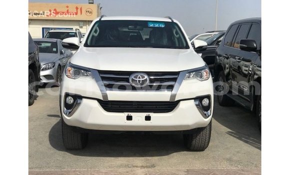 Sayi Imported Toyota Fortuner White Mota in Import - Dubai a Benin Sayi Imported Toyota Fortuner White Mota in Import - Dubai a Benin