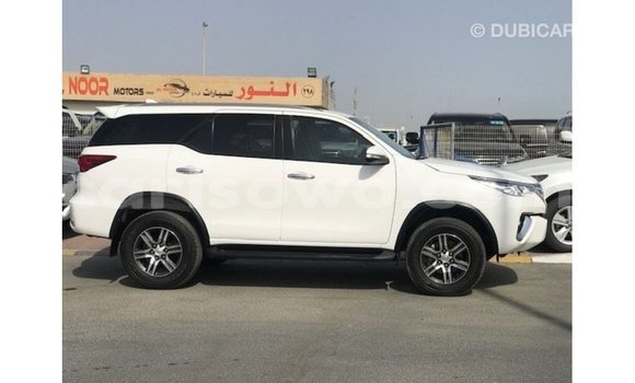 Sayi Imported Toyota Fortuner White Mota in Import - Dubai a Benin Sayi Imported Toyota Fortuner White Mota in Import - Dubai a Benin