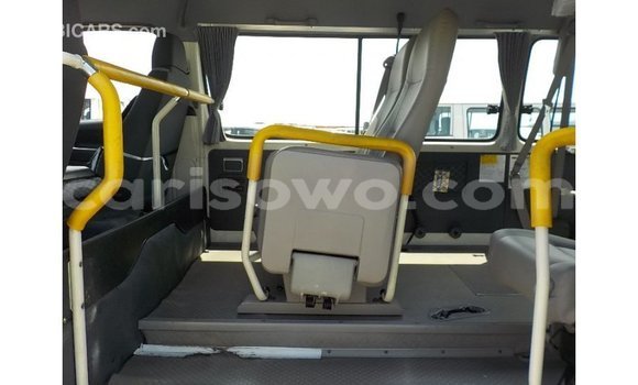 Sayi Imported Toyota Hiace White Mota in Import - Dubai a Benin Sayi Imported Toyota Hiace White Mota in Import - Dubai a Benin