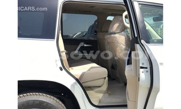 Buy Import Toyota Land Cruiser White Car in Import - Dubai in Benign Buy Import Toyota Land Cruiser White Car in Import - Dubai in Benign