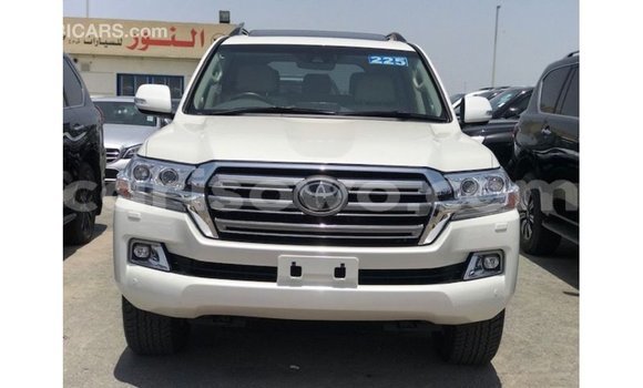 Ra Imported Toyota Land Cruiser funfun Ọkọ̀ in Import - Dubai ni Benin Ra Imported Toyota Land Cruiser funfun Ọkọ̀ in Import - Dubai ni Benin