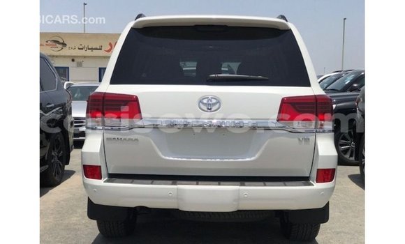 Ra Imported Toyota Land Cruiser funfun Ọkọ̀ in Import - Dubai ni Benin Ra Imported Toyota Land Cruiser funfun Ọkọ̀ in Import - Dubai ni Benin