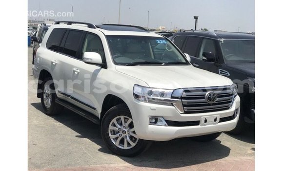Ra Imported Toyota Land Cruiser funfun Ọkọ̀ in Import - Dubai ni Benin Ra Imported Toyota Land Cruiser funfun Ọkọ̀ in Import - Dubai ni Benin