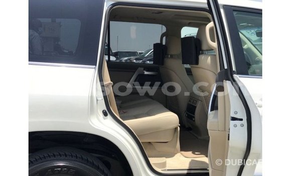 Ra Imported Toyota Land Cruiser funfun Ọkọ̀ in Import - Dubai ni Benin Ra Imported Toyota Land Cruiser funfun Ọkọ̀ in Import - Dubai ni Benin