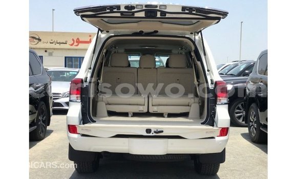 Ra Imported Toyota Land Cruiser funfun Ọkọ̀ in Import - Dubai ni Benin Ra Imported Toyota Land Cruiser funfun Ọkọ̀ in Import - Dubai ni Benin
