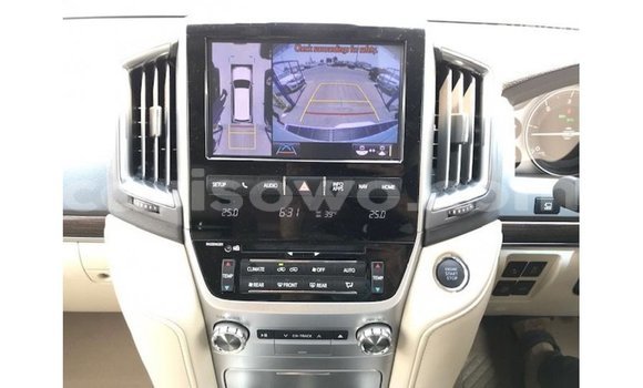 Ra Imported Toyota Land Cruiser funfun Ọkọ̀ in Import - Dubai ni Benin Ra Imported Toyota Land Cruiser funfun Ọkọ̀ in Import - Dubai ni Benin