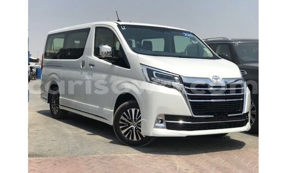 Ra Imported Toyota Granvia funfun Ọkọ̀ in Import - Dubai ni Benin