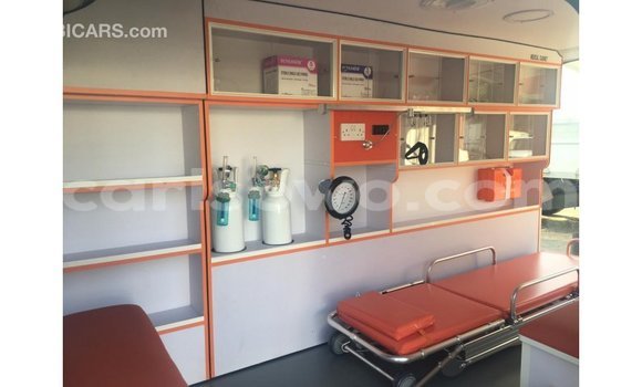 Acheter Import Voiture Toyota Hiace Blanc à Import - Dubai, Benin Acheter Import Voiture Toyota Hiace Blanc à Import - Dubai, Benin