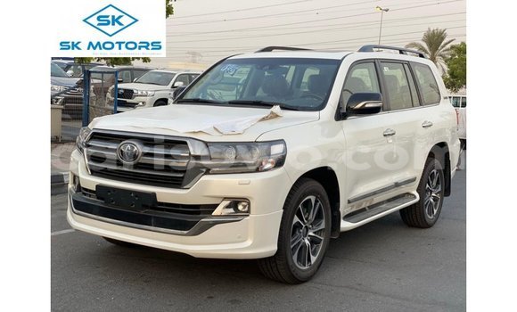 Sayi Imported Toyota DA White Babbar mota in Import - Dubai a Benin