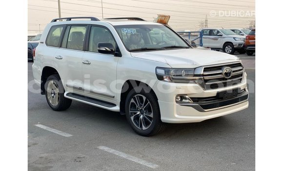 Ra Imported Toyota DA funfun Ọkọ̀ akẹ́rù ńlá in Import - Dubai ni Benin Ra Imported Toyota DA funfun Ọkọ̀ akẹ́rù ńlá in Import - Dubai ni Benin