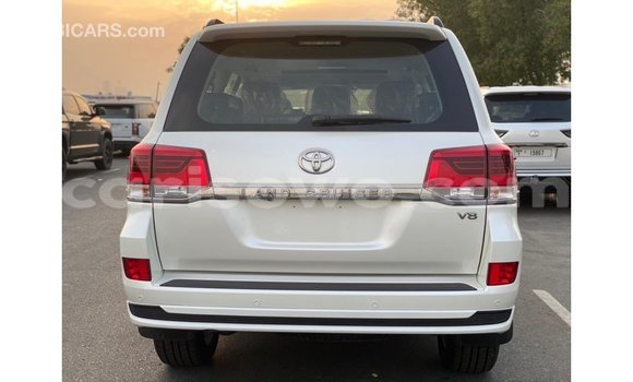 Ra Imported Toyota DA funfun Ọkọ̀ akẹ́rù ńlá in Import - Dubai ni Benin Ra Imported Toyota DA funfun Ọkọ̀ akẹ́rù ńlá in Import - Dubai ni Benin