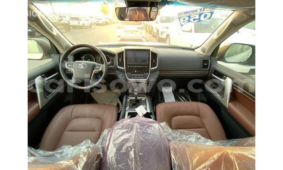 Ra Imported Toyota DA funfun Ọkọ̀ akẹ́rù ńlá in Import - Dubai ni Benin Ra Imported Toyota DA funfun Ọkọ̀ akẹ́rù ńlá in Import - Dubai ni Benin