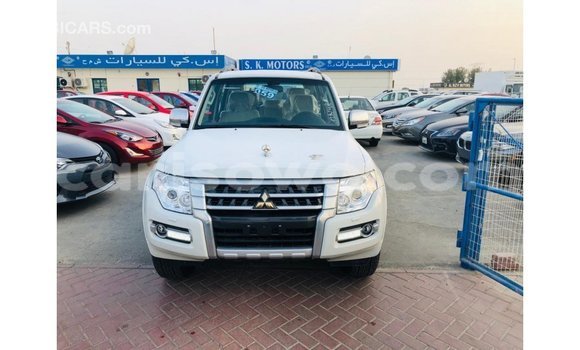 Acheter Import Voiture Mitsubishi Pajero Blanc à Import - Dubai, Benin Acheter Import Voiture Mitsubishi Pajero Blanc à Import - Dubai, Benin