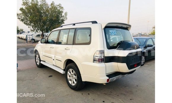 Acheter Import Voiture Mitsubishi Pajero Blanc à Import - Dubai, Benin Acheter Import Voiture Mitsubishi Pajero Blanc à Import - Dubai, Benin