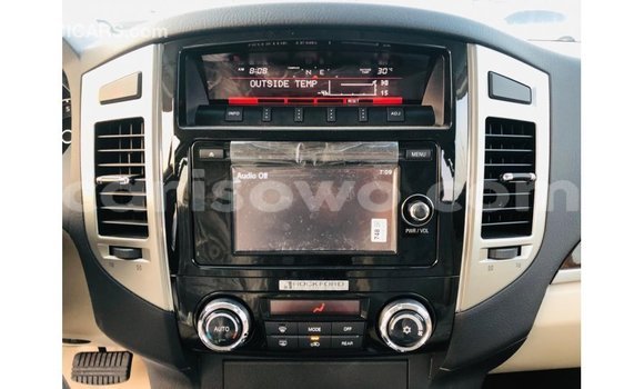 Acheter Import Voiture Mitsubishi Pajero Blanc à Import - Dubai, Benin Acheter Import Voiture Mitsubishi Pajero Blanc à Import - Dubai, Benin